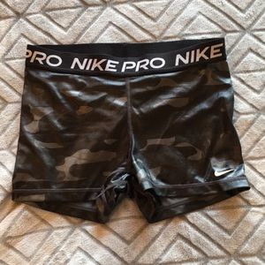 Nike Pro Shorts - Metallic Camo